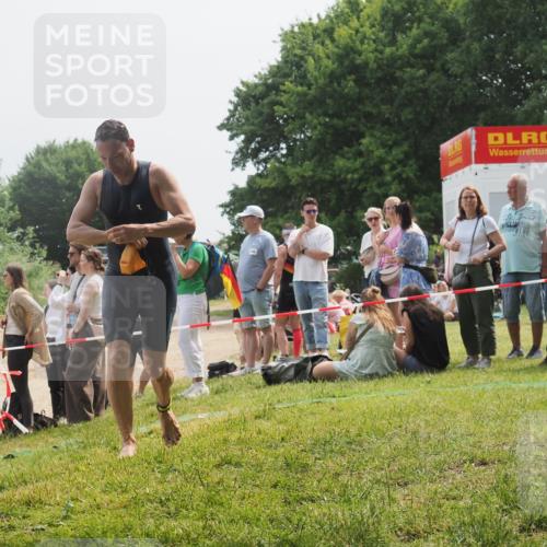 15.06.2025 - 27. Vierlanden-Triathlon KatJ http://msf.ph/oto/8031876 15.06.2025 11:11:07 Schwimmen 861, 947 meine-sportfotos.de