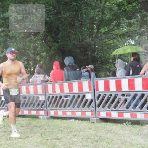 21.06.2025 - 27. Vierlanden-Triathlon KatJ http://msf.ph/oto/8031879 15.06.2025 13:41:31 Ziel 754 meine-sportfotos.de