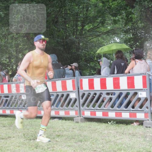 21.06.2025 - 27. Vierlanden-Triathlon KatJ http://msf.ph/oto/8031893 15.06.2025 13:41:31 Ziel 754 meine-sportfotos.de