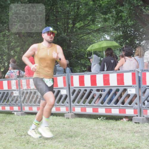 21.06.2025 - 27. Vierlanden-Triathlon KatJ http://msf.ph/oto/8031896 15.06.2025 13:41:32 Ziel 754 meine-sportfotos.de