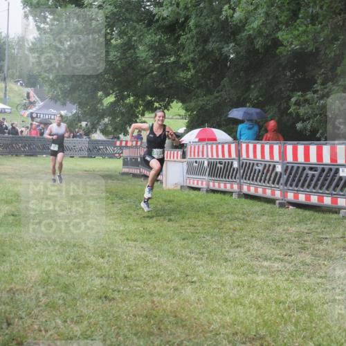 21.06.2025 - 27. Vierlanden-Triathlon KatJ http://msf.ph/oto/8031925 15.06.2025 13:41:53 Ziel 672, 899 meine-sportfotos.de