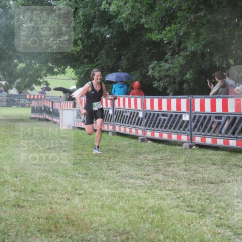 21.06.2025 - 27. Vierlanden-Triathlon KatJ http://msf.ph/oto/8031931 15.06.2025 13:41:53 Ziel 672, 899 meine-sportfotos.de