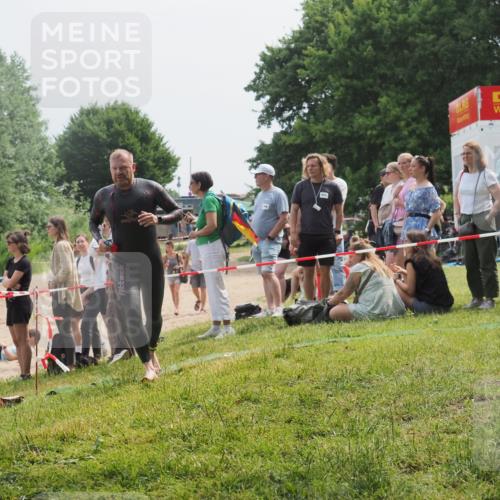 15.06.2025 - 27. Vierlanden-Triathlon KatJ http://msf.ph/oto/8031950 15.06.2025 11:11:32 Schwimmen 843 meine-sportfotos.de