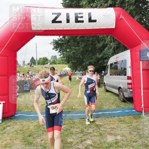 21.06.2025 - 27. Vierlanden-Triathlon MichiJ http://msf.ph/oto/8031961 15.06.2026 12:49:19 Ziel 764, 984, 986, 987, 988 meine-sportfotos.de