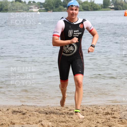 15.06.2025 - 27. Vierlanden-Triathlon Lena Gebhardt http://msf.ph/oto/8031967 15.06.2025 11:12:50 Schwimmen 780, 858, 928, 982 meine-sportfotos.de