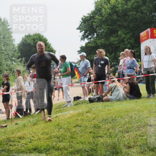 15.06.2025 - 27. Vierlanden-Triathlon KatJ http://msf.ph/oto/8031968 15.06.2025 11:11:32 Schwimmen 843 meine-sportfotos.de