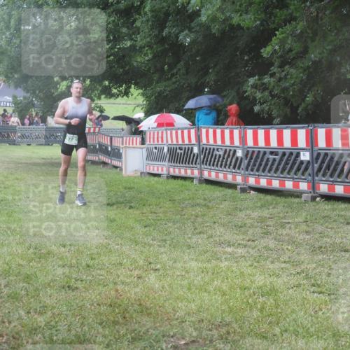 21.06.2025 - 27. Vierlanden-Triathlon KatJ http://msf.ph/oto/8031976 15.06.2025 13:41:56 Ziel 672 meine-sportfotos.de