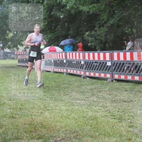 21.06.2025 - 27. Vierlanden-Triathlon KatJ http://msf.ph/oto/8031997 15.06.2025 13:41:57 Ziel 672 meine-sportfotos.de