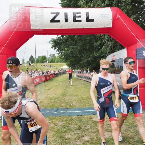21.06.2025 - 27. Vierlanden-Triathlon MichiJ http://msf.ph/oto/8032008 15.06.2026 12:49:20 Ziel 764, 984, 986, 987, 988 meine-sportfotos.de
