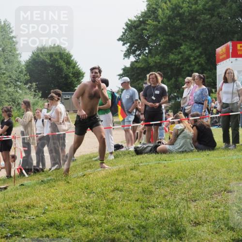 15.06.2025 - 27. Vierlanden-Triathlon KatJ http://msf.ph/oto/8032009 15.06.2025 11:11:40 Schwimmen 742, 791, 843 meine-sportfotos.de