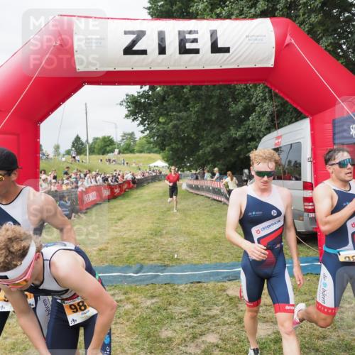 21.06.2025 - 27. Vierlanden-Triathlon MichiJ http://msf.ph/oto/8032014 15.06.2026 12:49:20 Ziel 764, 984, 986, 987, 988 meine-sportfotos.de