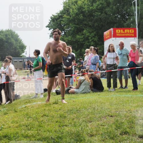 15.06.2025 - 27. Vierlanden-Triathlon KatJ http://msf.ph/oto/8032024 15.06.2025 11:11:41 Schwimmen 742, 791, 843 meine-sportfotos.de