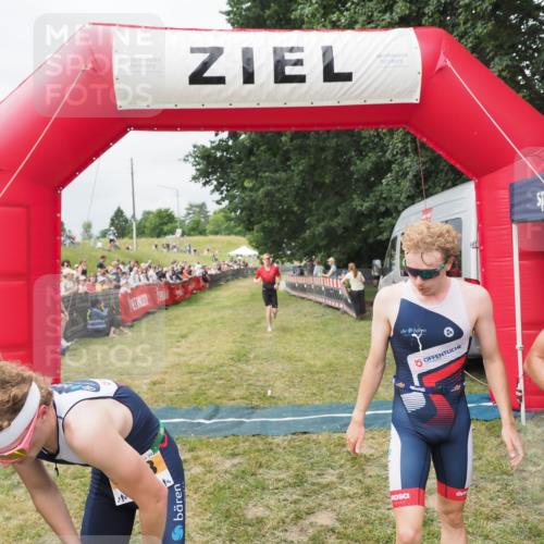 21.06.2025 - 27. Vierlanden-Triathlon MichiJ http://msf.ph/oto/8032027 15.06.2026 12:49:20 Ziel 764, 984, 986, 987, 988 meine-sportfotos.de