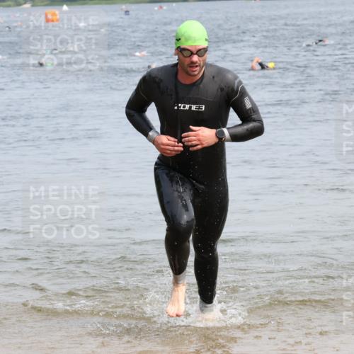 15.06.2025 - 27. Vierlanden-Triathlon Lena Gebhardt http://msf.ph/oto/8032042 15.06.2025 11:12:58 Schwimmen 655, 780, 928, 982 meine-sportfotos.de