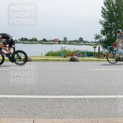 15.06.2025 - 27. Vierlanden-Triathlon H.Heesch http://msf.ph/oto/8032045 15.06.2025 11:34:53 Radfahren 638, 707, 760, 894, 961 meine-sportfotos.de