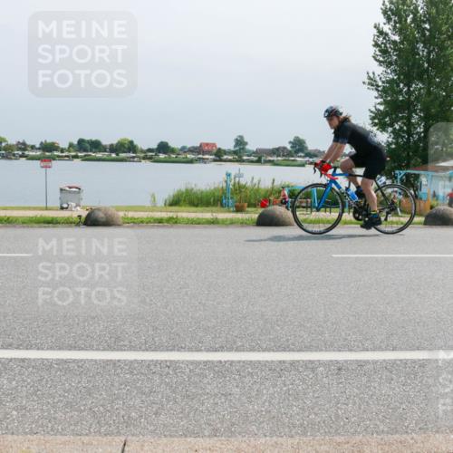 15.06.2025 - 27. Vierlanden-Triathlon H.Heesch http://msf.ph/oto/8032049 15.06.2025 11:34:53 Radfahren 638, 707, 760, 894, 961 meine-sportfotos.de