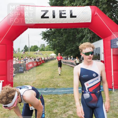 21.06.2025 - 27. Vierlanden-Triathlon MichiJ http://msf.ph/oto/8032059 15.06.2026 12:49:21 Ziel 764, 984, 986, 987, 988 meine-sportfotos.de