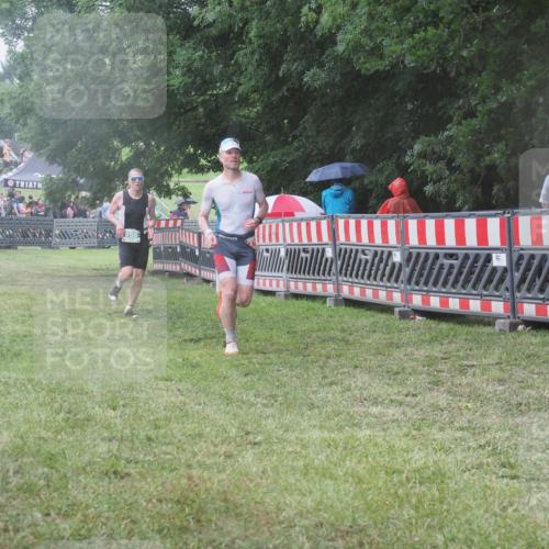 21.06.2025 - 27. Vierlanden-Triathlon KatJ http://msf.ph/oto/8032063 15.06.2025 13:42:21 Ziel 139, 858 meine-sportfotos.de