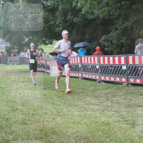 21.06.2025 - 27. Vierlanden-Triathlon KatJ http://msf.ph/oto/8032074 15.06.2025 13:42:21 Ziel 139, 858 meine-sportfotos.de