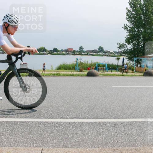 15.06.2025 - 27. Vierlanden-Triathlon H.Heesch http://msf.ph/oto/8032092 15.06.2025 11:35:03 Radfahren 662, 715 meine-sportfotos.de