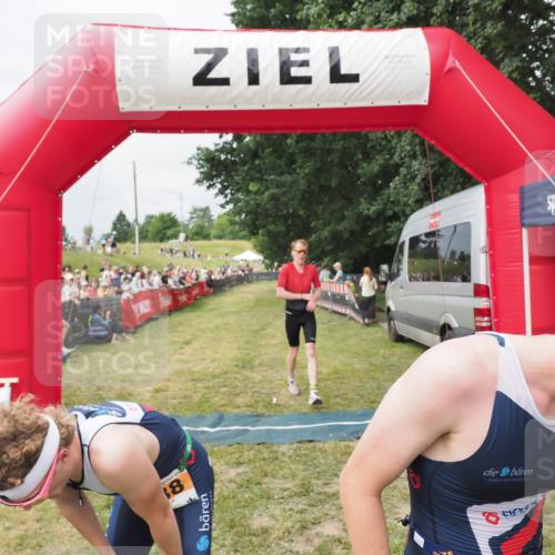 21.06.2025 - 27. Vierlanden-Triathlon MichiJ http://msf.ph/oto/8032096 15.06.2026 12:49:22 Ziel 764, 984, 986, 987, 988 meine-sportfotos.de