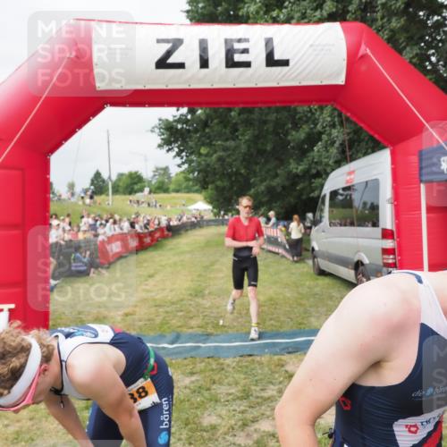 21.06.2025 - 27. Vierlanden-Triathlon MichiJ http://msf.ph/oto/8032099 15.06.2026 12:49:22 Ziel 764, 984, 986, 987, 988 meine-sportfotos.de