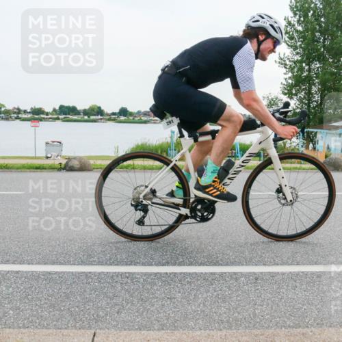 15.06.2025 - 27. Vierlanden-Triathlon H.Heesch http://msf.ph/oto/8032102 15.06.2025 10:39:05 Radfahren 148, 291, 548 meine-sportfotos.de