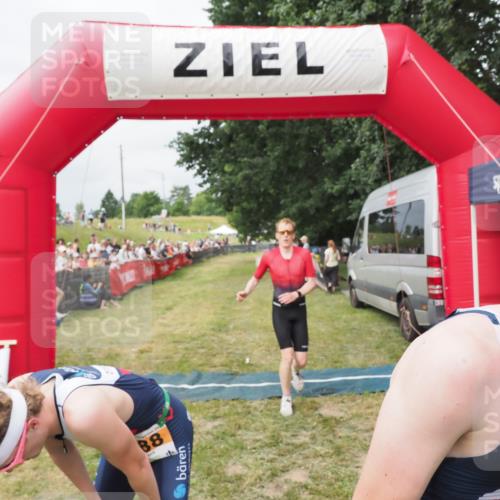 21.06.2025 - 27. Vierlanden-Triathlon MichiJ http://msf.ph/oto/8032113 15.06.2026 12:49:23 Ziel 764, 984, 986, 987, 988 meine-sportfotos.de