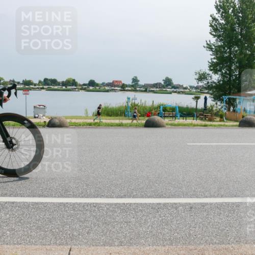 15.06.2025 - 27. Vierlanden-Triathlon H.Heesch http://msf.ph/oto/8032124 15.06.2025 11:35:07 Radfahren 662, 715 meine-sportfotos.de