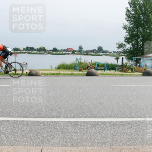 15.06.2025 - 27. Vierlanden-Triathlon H.Heesch http://msf.ph/oto/8032133 15.06.2025 11:35:16 Radfahren 695, 730 meine-sportfotos.de