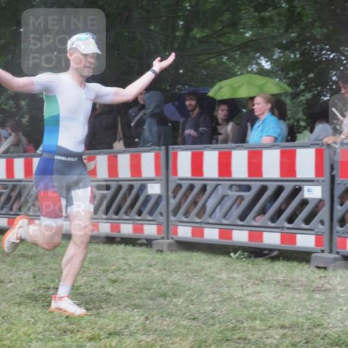 21.06.2025 - 27. Vierlanden-Triathlon KatJ http://msf.ph/oto/8032134 15.06.2025 13:42:23 Ziel 93, 139, 858 meine-sportfotos.de