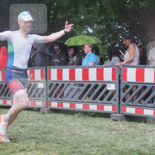 21.06.2025 - 27. Vierlanden-Triathlon KatJ http://msf.ph/oto/8032141 15.06.2025 13:42:23 Ziel 93, 139, 858 meine-sportfotos.de