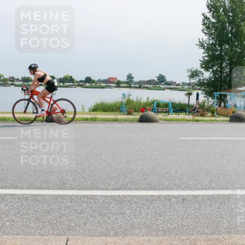15.06.2025 - 27. Vierlanden-Triathlon H.Heesch http://msf.ph/oto/8032144 15.06.2025 11:35:18 Radfahren 695, 730, 922 meine-sportfotos.de