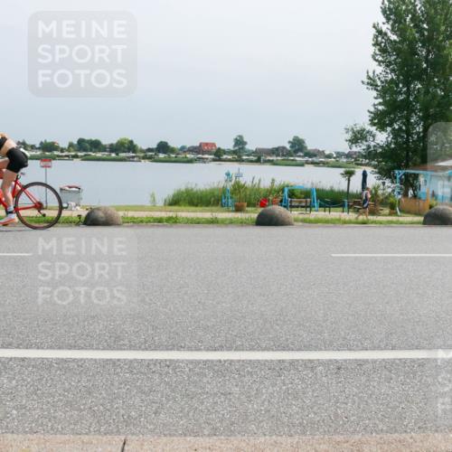15.06.2025 - 27. Vierlanden-Triathlon H.Heesch http://msf.ph/oto/8032145 15.06.2025 11:35:19 Radfahren 695, 730, 922 meine-sportfotos.de