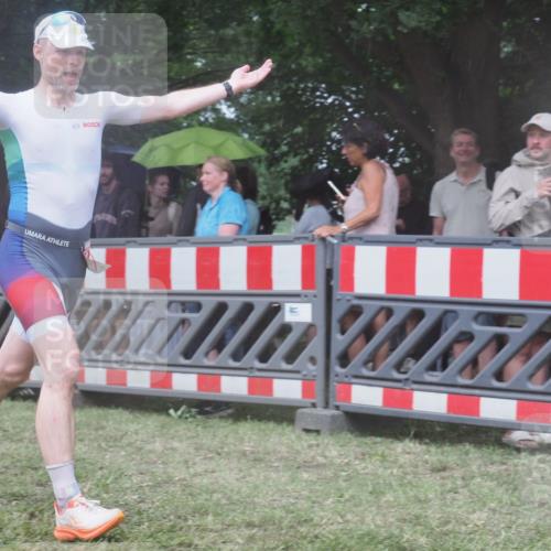21.06.2025 - 27. Vierlanden-Triathlon KatJ http://msf.ph/oto/8032148 15.06.2025 13:42:23 Ziel 93, 139, 858 meine-sportfotos.de