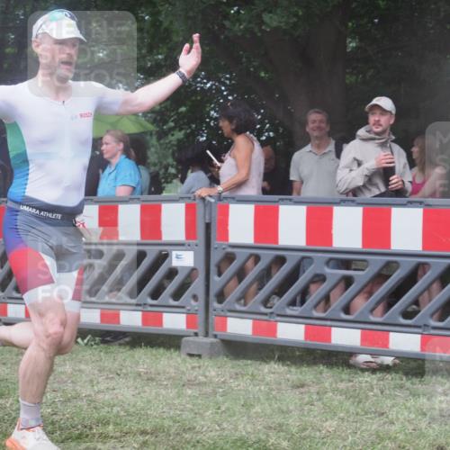 21.06.2025 - 27. Vierlanden-Triathlon KatJ http://msf.ph/oto/8032154 15.06.2025 13:42:23 Ziel 93, 139, 858 meine-sportfotos.de