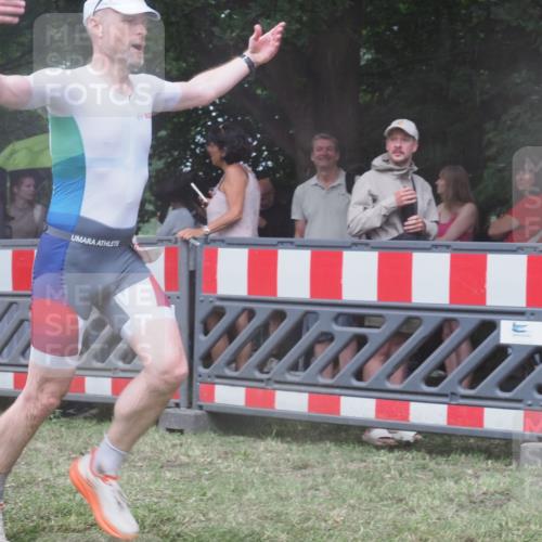 21.06.2025 - 27. Vierlanden-Triathlon KatJ http://msf.ph/oto/8032161 15.06.2025 13:42:23 Ziel 93, 139, 858 meine-sportfotos.de