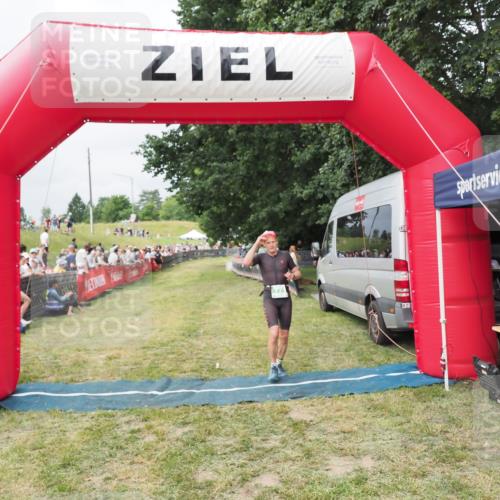 21.06.2025 - 27. Vierlanden-Triathlon MichiJ http://msf.ph/oto/8032162 15.06.2026 12:49:48 Ziel 771 meine-sportfotos.de