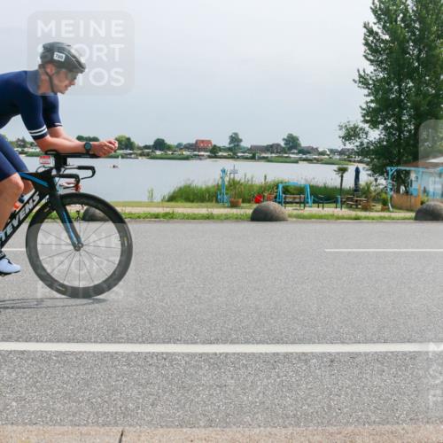 15.06.2025 - 27. Vierlanden-Triathlon H.Heesch http://msf.ph/oto/8032163 15.06.2025 11:35:39 Radfahren 705, 903 meine-sportfotos.de