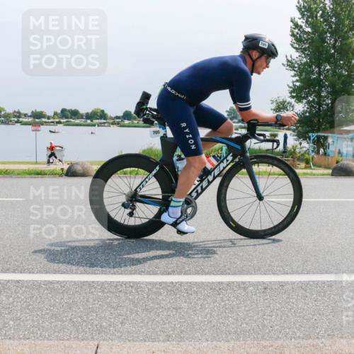 15.06.2025 - 27. Vierlanden-Triathlon H.Heesch http://msf.ph/oto/8032166 15.06.2025 11:35:39 Radfahren 705, 903 meine-sportfotos.de