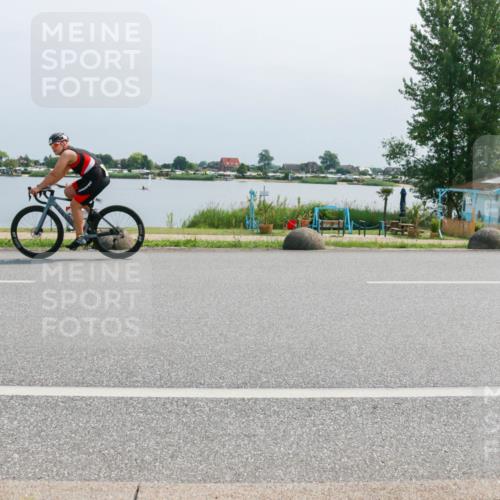 15.06.2025 - 27. Vierlanden-Triathlon H.Heesch http://msf.ph/oto/8032170 15.06.2025 11:35:41 Radfahren 705, 903 meine-sportfotos.de