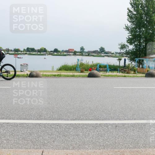 15.06.2025 - 27. Vierlanden-Triathlon H.Heesch http://msf.ph/oto/8032172 15.06.2025 11:35:41 Radfahren 705, 903 meine-sportfotos.de