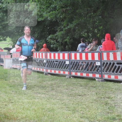 21.06.2025 - 27. Vierlanden-Triathlon KatJ http://msf.ph/oto/8032182 15.06.2025 13:42:32 Ziel 93, 779 meine-sportfotos.de