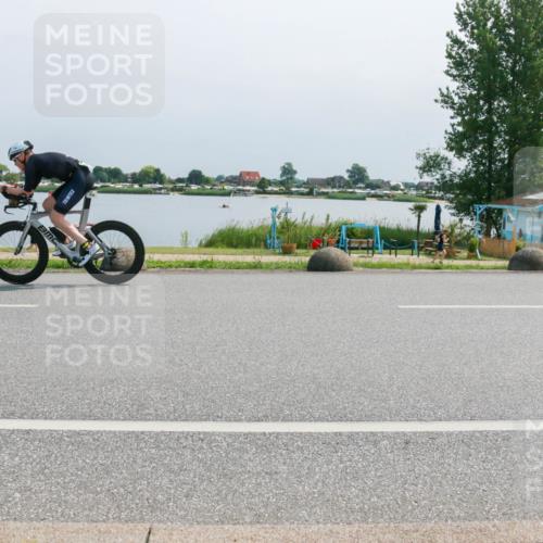 15.06.2025 - 27. Vierlanden-Triathlon H.Heesch http://msf.ph/oto/8032184 15.06.2025 11:35:49 Radfahren 70, 735, 736 meine-sportfotos.de