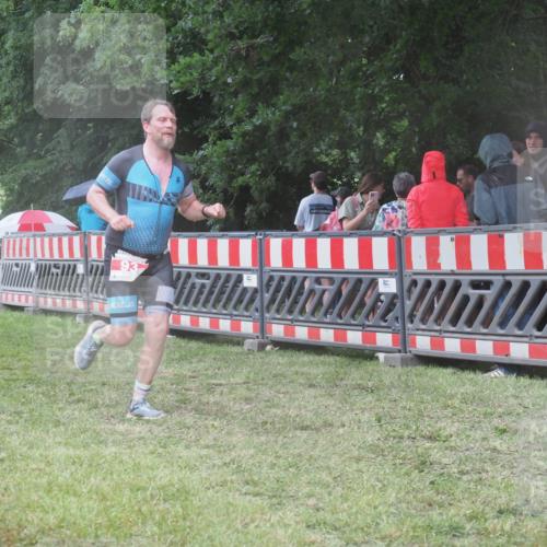 21.06.2025 - 27. Vierlanden-Triathlon KatJ http://msf.ph/oto/8032201 15.06.2025 13:42:33 Ziel 93, 779 meine-sportfotos.de