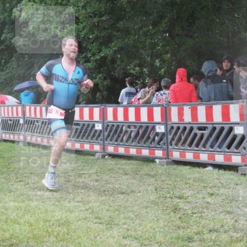 21.06.2025 - 27. Vierlanden-Triathlon KatJ http://msf.ph/oto/8032207 15.06.2025 13:42:33 Ziel 93, 779 meine-sportfotos.de