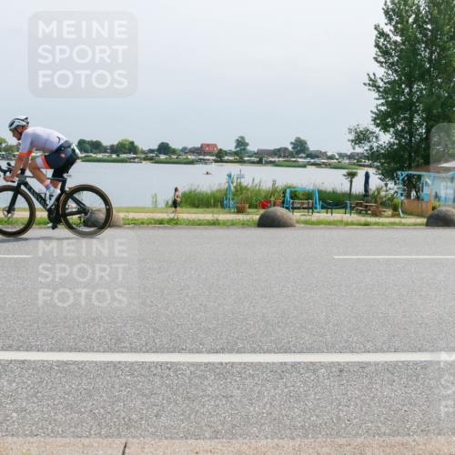 15.06.2025 - 27. Vierlanden-Triathlon H.Heesch http://msf.ph/oto/8032210 15.06.2025 11:35:52 Radfahren 70, 676, 735, 736 meine-sportfotos.de