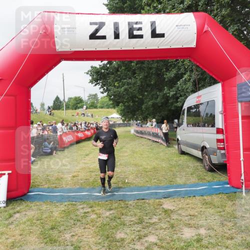21.06.2025 - 27. Vierlanden-Triathlon MichiJ http://msf.ph/oto/8032220 15.06.2026 12:50:19 Ziel 100 meine-sportfotos.de