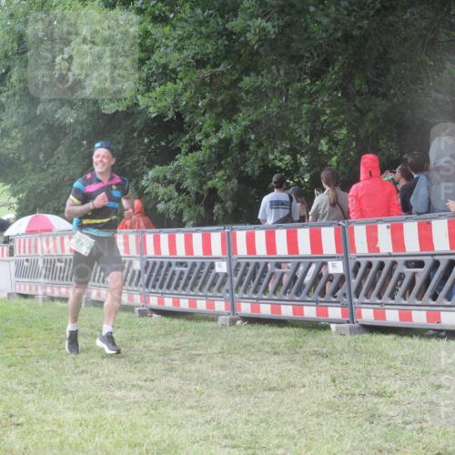 21.06.2025 - 27. Vierlanden-Triathlon KatJ http://msf.ph/oto/8032237 15.06.2025 13:42:41 Ziel 779 meine-sportfotos.de