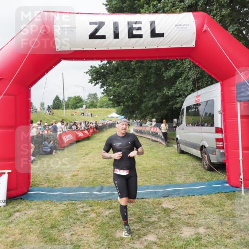 21.06.2025 - 27. Vierlanden-Triathlon MichiJ http://msf.ph/oto/8032249 15.06.2026 12:50:20 Ziel 100 meine-sportfotos.de